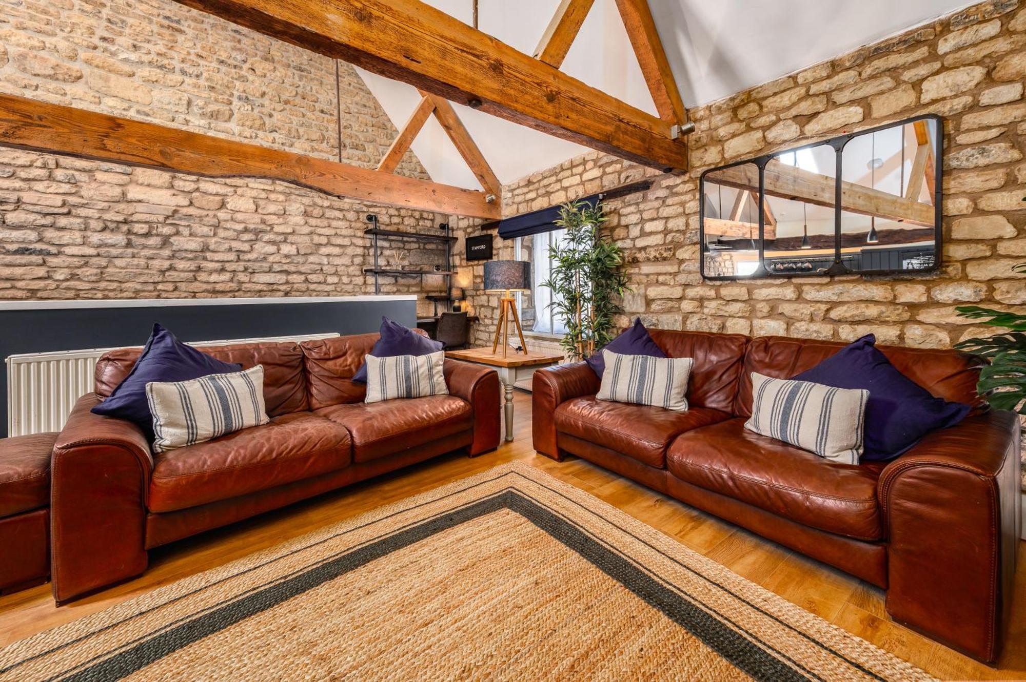 Luxury Town Centre Loft Apartment In Converted Granary Стамфорд Экстерьер фото